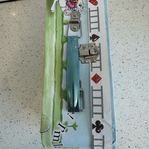 Alice in Wonderland Themed Mug Set with Carrying Case - Picture 9 of 12